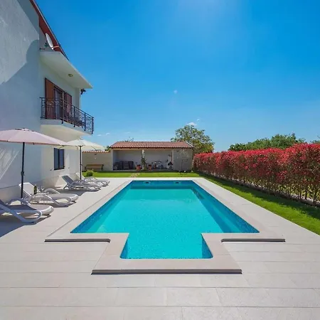בית נופש House Demetra *