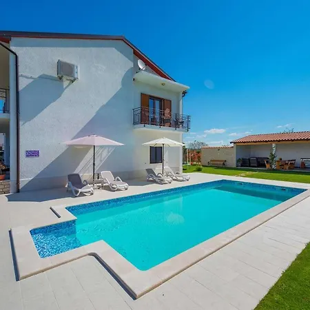 Holiday home House Demetra Tinjan