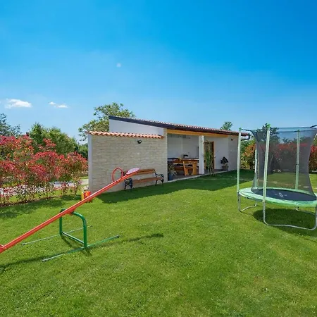 House Demetra Holiday home Tinjan