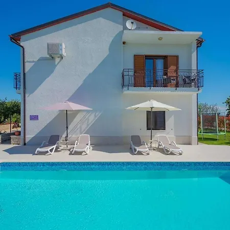 House Demetra Tinjan