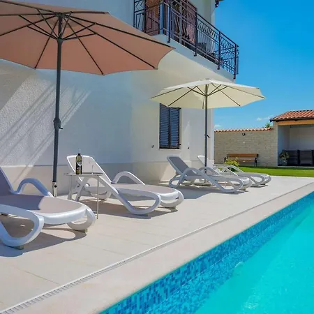 House Demetra * Tinjan