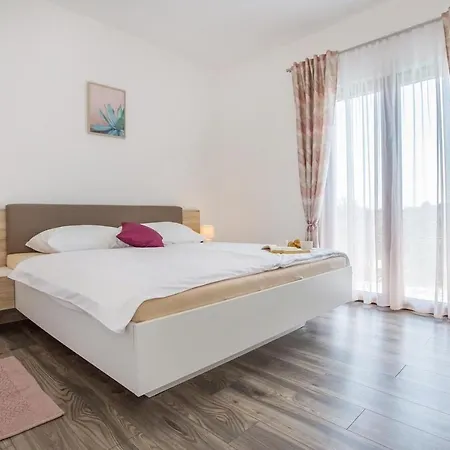 House Demetra Holiday home Tinjan